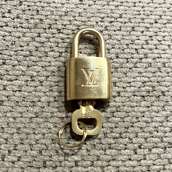 Authentic Louis Vuitton Lock and Key Travel Bag Accessory Shoulder Bag Lock - Picture 3 of 5